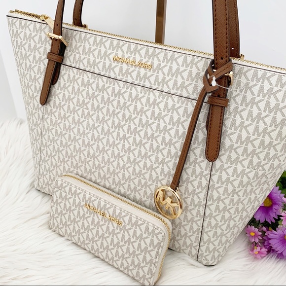 📌CLOSING SALE📌MICHAEL KORS TOTE WITH WALLET SET - Picture 2 of 8